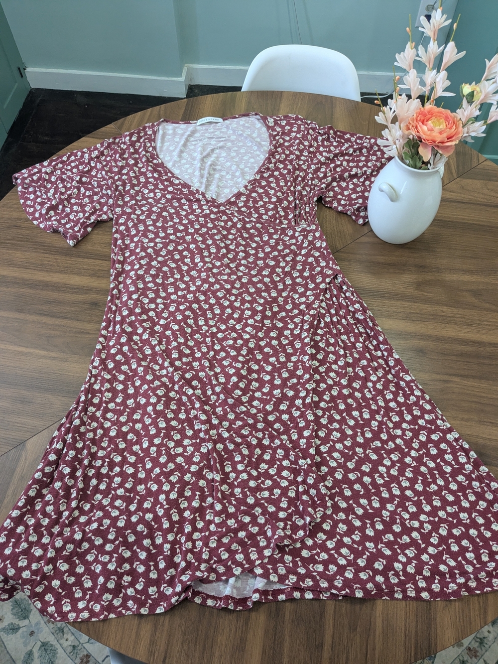 Chris & Carol Burgundy Floral V-Neck Midi Dress